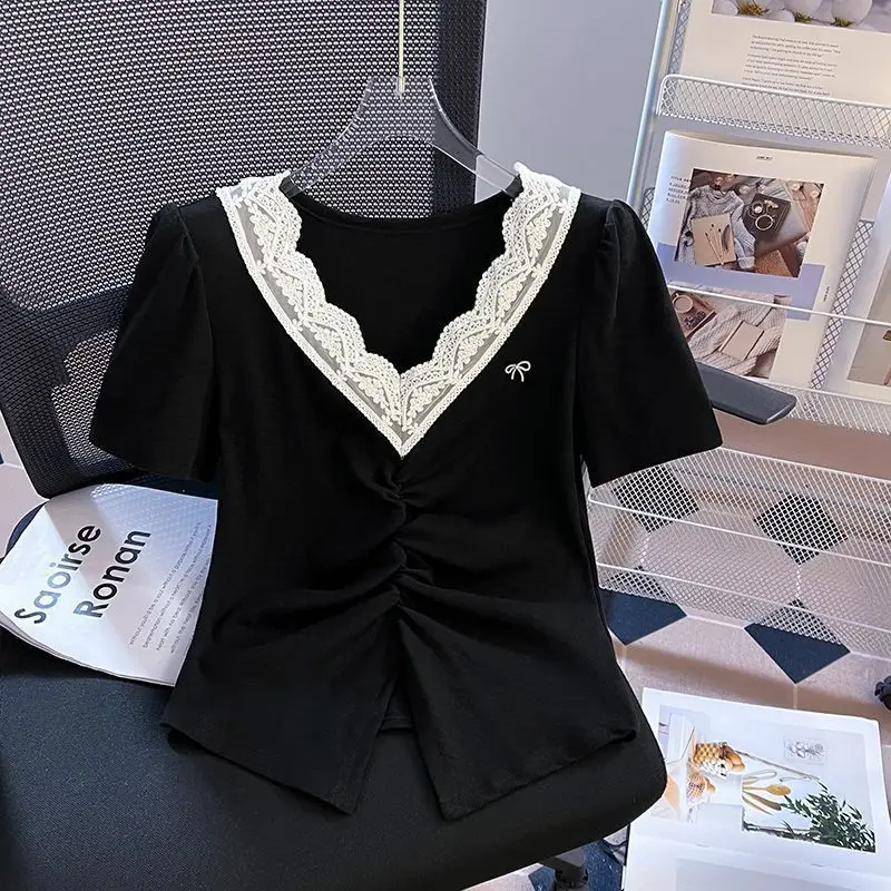 Lace Spliced V-neck Short-sleeved T-shirt for Women 2025 Summer New Korean Style Loose Slimming and Feminine Fashion Top
Lace Spliced V-neck Short-sleeved T-shirt for Women 2025 Summer New Korean Style Loose Slimming and Feminine Fashion Top
