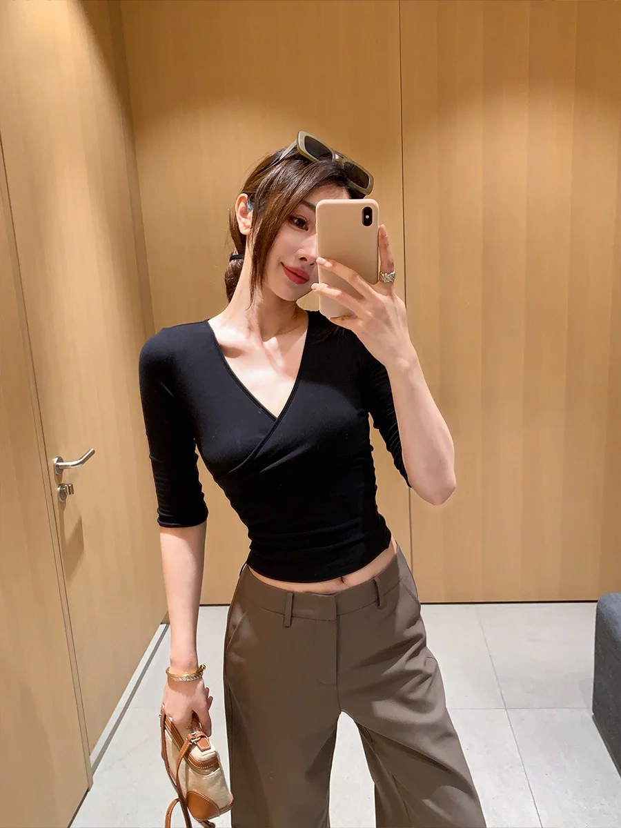 Achi Women's Slim Fit Wool Blend T-Shirt V-Neck Half Sleeve Cross Design Casual Breathable Top Black Elegant Fashionable
Achi Women's Slim Fit Wool Blend T-Shirt V-Neck Half Sleeve Cross Design Casual Breathable Top Black Elegant Fashionable