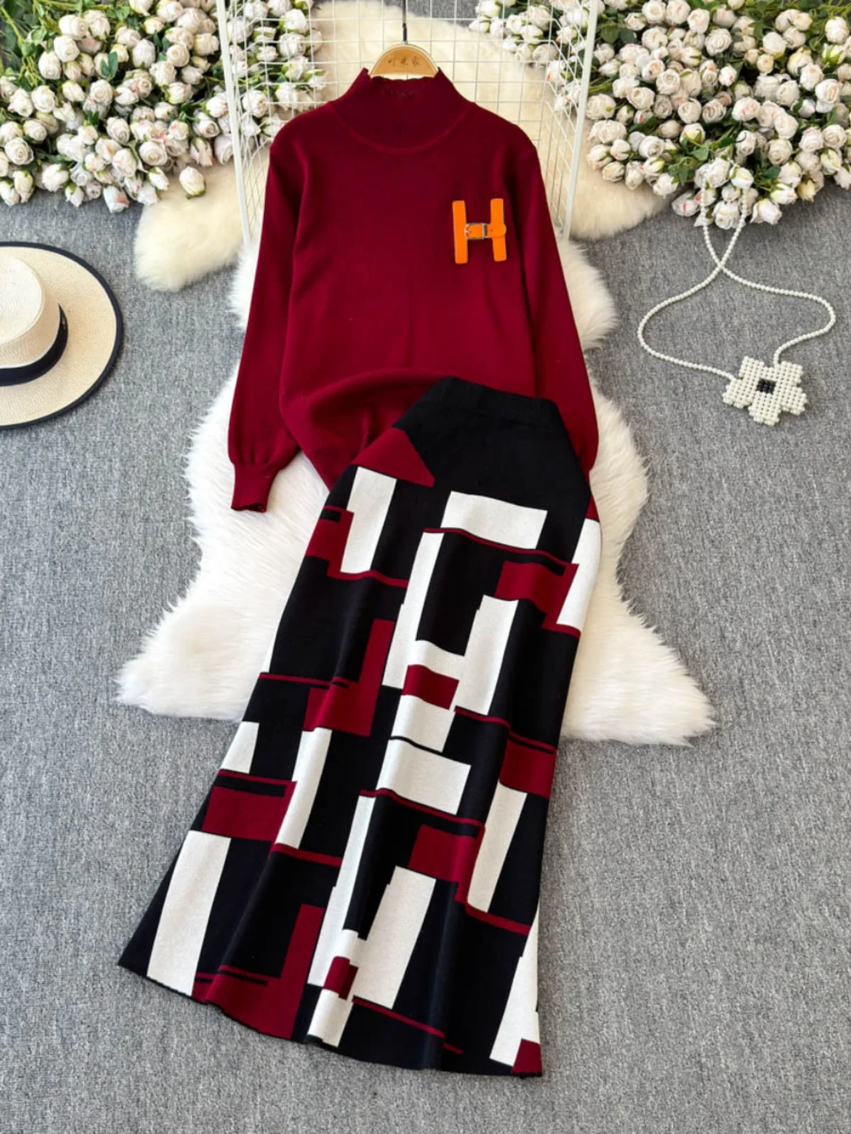 Женский вязаный длинный свитер свека и юбка с высокой талией, комплект с буквенным узором, осенний модный наряд с высоким воротником
Женский вязаный длинный свитер свека и юбка с высокой талией, комплект с буквенным узором, осенний модный наряд с высоким воротником