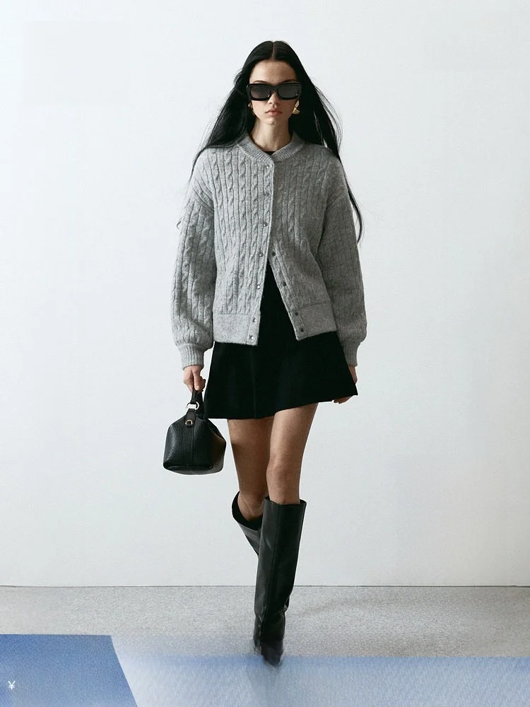 Новый весенний женский вязаный тюре с витым цветком, свободный крой, классический костюм из полиэстера, спандекса, шерсти, акриловой смеси H & M 322876
Новый весенний женский вязаный тюре с витым цветком, свободный крой, классический костюм из полиэстера, спандекса, шерсти, акриловой смеси H & M 322876