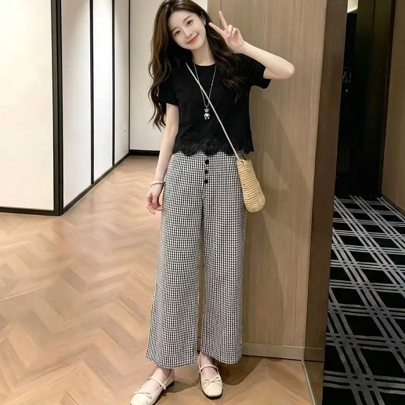 Fashionable Commute Lace Short Sleeve Top And Wide Leg Pants Two Piece Set Summer 2026 Design Sense Check Design Polyester Fiber
Fashionable Commute Lace Short Sleeve Top And Wide Leg Pants Two Piece Set Summer 2026 Design Sense Check Design Polyester Fiber