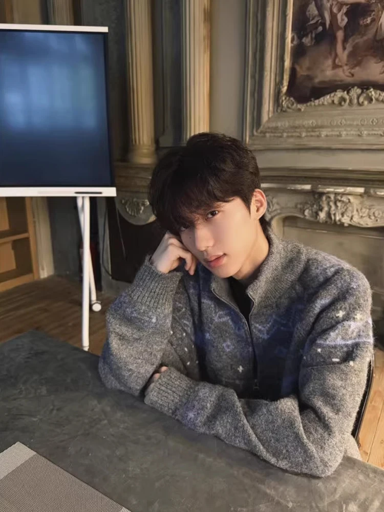 Мужской вязаный свитер Cleanfit с воротником-стойкой, открытый кардиган, свободный свободный американский кардиган, осень-зима, повседневный, из полиэфирного волокна
Мужской вязаный свитер Cleanfit с воротником-стойкой, открытый кардиган, свободный свободный американский кардиган, осень-зима, повседневный, из полиэфирного волокна