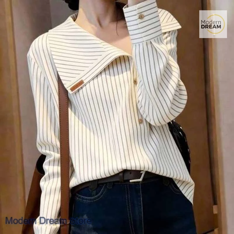 Korean-style unique super nice top women's spring and summer new high-grade design sense niche temperament casual clothes.
Korean-style unique super nice top women's spring and summer new high-grade design sense niche temperament casual clothes.