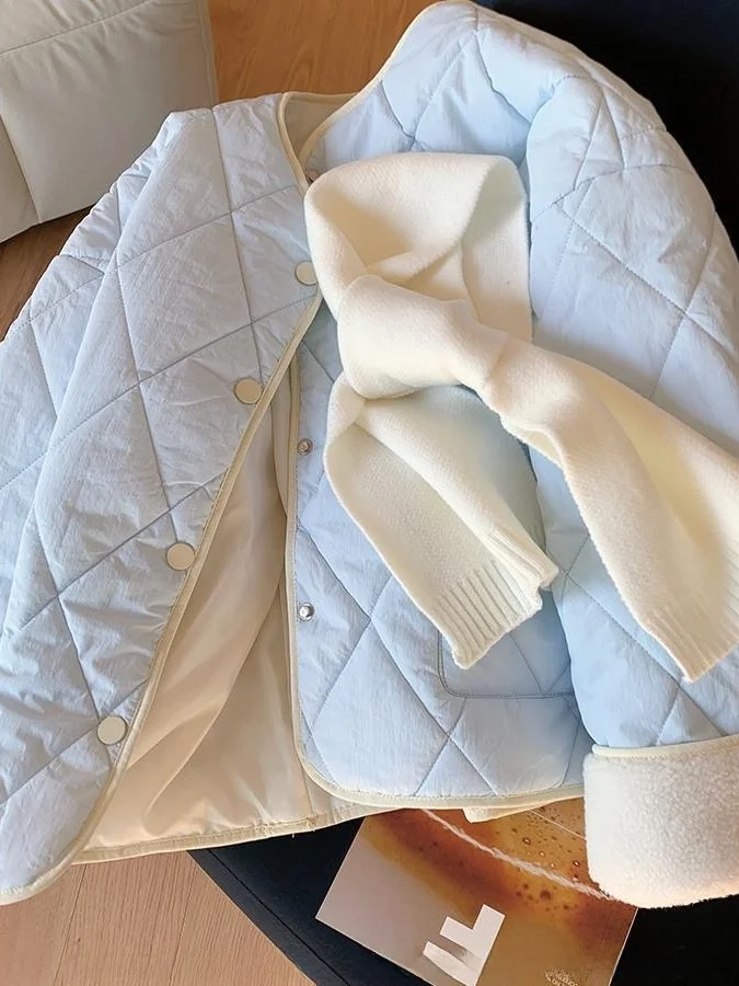 Свободная стеганая хлопковая куртка синего цвета: теплая, универсальная, повседневная, женская, утепленная, с длинными рукавами, на пуговицах
Свободная стеганая хлопковая куртка синего цвета: теплая, универсальная, повседневная, женская, утепленная, с длинными рукавами, на пуговицах