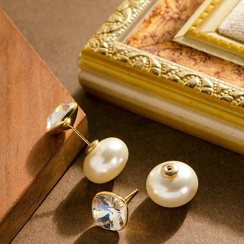 Elegant little fragrance front and back wear double-sided crystal pearl earrings women's high-end light luxury fashion earrings
Elegant little fragrance front and back wear double-sided crystal pearl earrings women's high-end light luxury fashion earrings