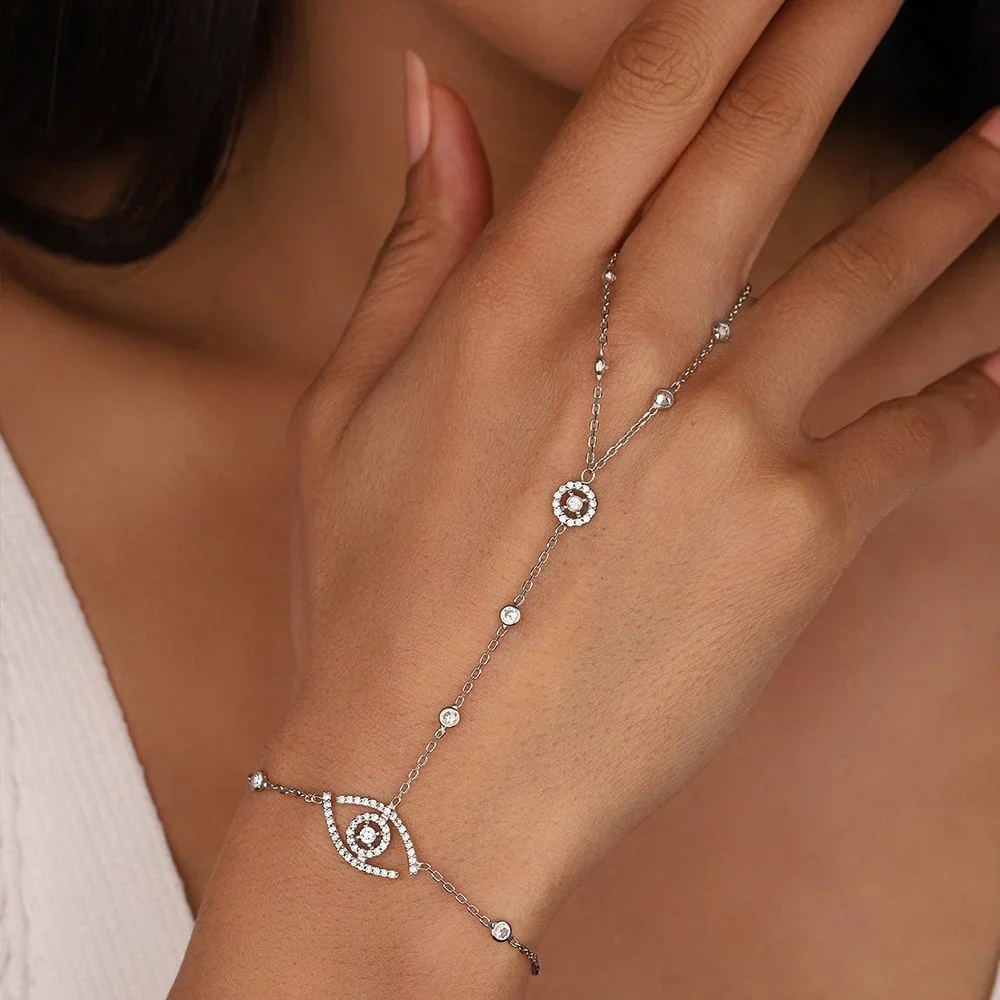 Classic Evil Eye Bracelet Finger Chain Jewelry for Women Boho Fashion Rhinestone Mittens Bracelet Hand Chain Gift
Classic Evil Eye Bracelet Finger Chain Jewelry for Women Boho Fashion Rhinestone Mittens Bracelet Hand Chain Gift