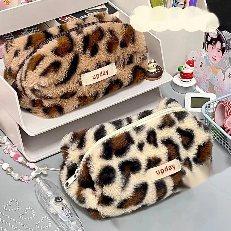 Y2K Leopard Print Pencil Case Ins Sweet Cool Large Capacity Plush Pencil Case School Student Stationery Box Storage Makeup Bag
Y2K Leopard Print Pencil Case Ins Sweet Cool Large Capacity Plush Pencil Case School Student Stationery Box Storage Makeup Bag