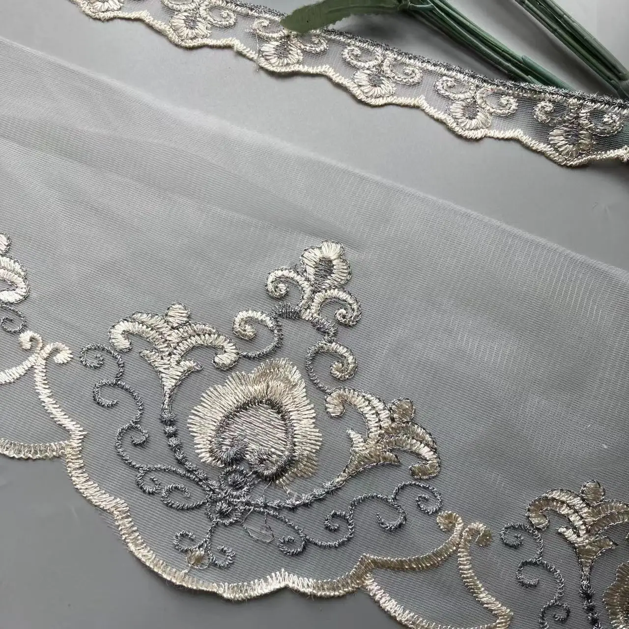2 yards 182 cm Gray Strip Lace Ribbon Trims Webbing Applique for Home Sofa Cover Curtain Textiles Trimmings Embroidered Fabric
2 yards 182 cm Gray Strip Lace Ribbon Trims Webbing Applique for Home Sofa Cover Curtain Textiles Trimmings Embroidered Fabric