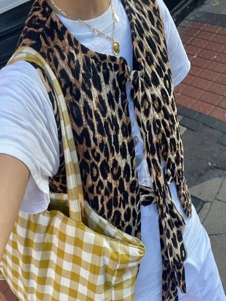 Leopard Print Lace Up Bow Vest Women Vintage Elegant V-Neck Hollow Out Sleeveless Lady Top Summer Split Casual Female Blouses
Leopard Print Lace Up Bow Vest Women Vintage Elegant V-Neck Hollow Out Sleeveless Lady Top Summer Split Casual Female Blouses