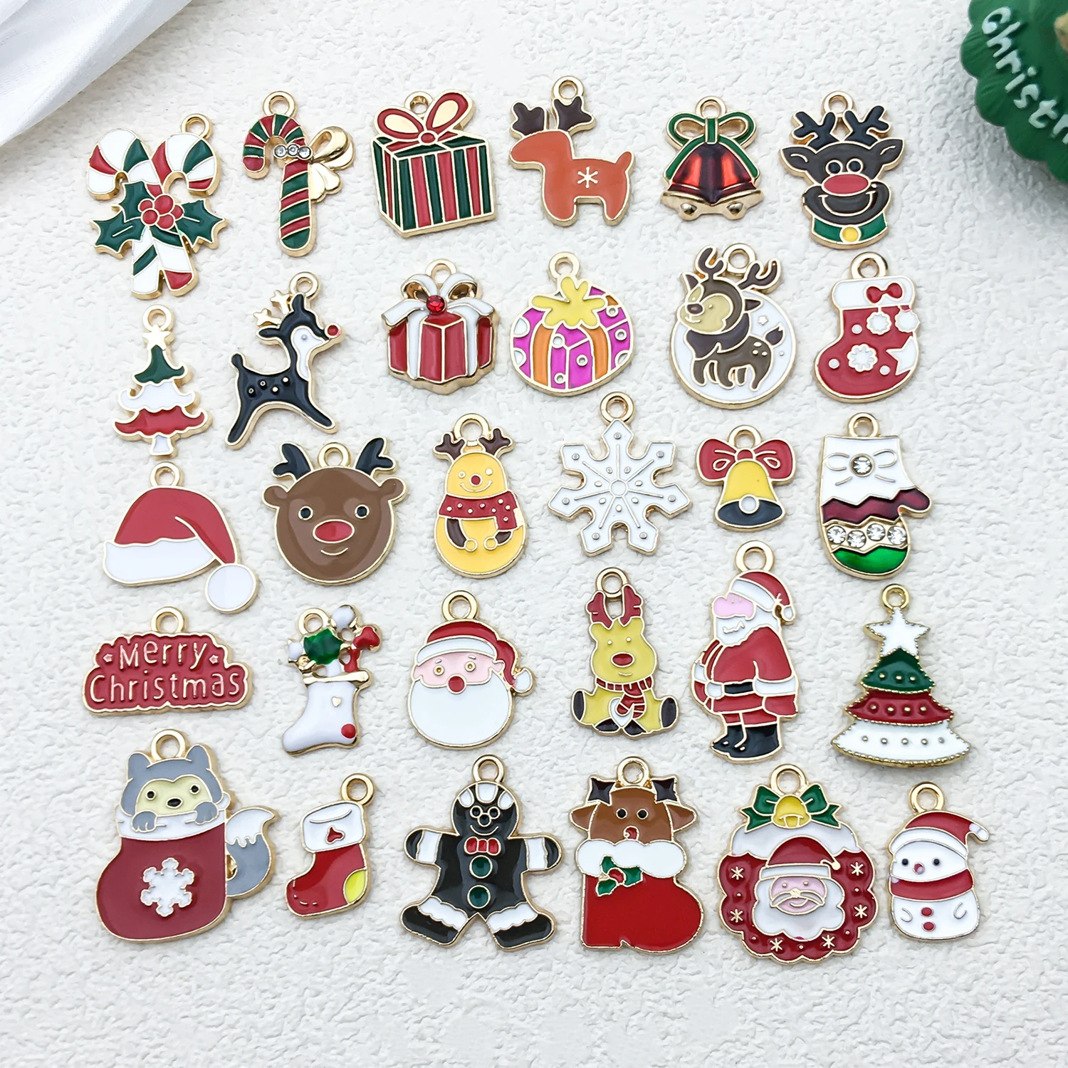 Mix 30 pieces of Drip Oil Alloy Simple Christmas Collection, DIY necklace and jewelry making, Christmas fashion accessories
Mix 30 pieces of Drip Oil Alloy Simple Christmas Collection, DIY necklace and jewelry making, Christmas fashion accessories