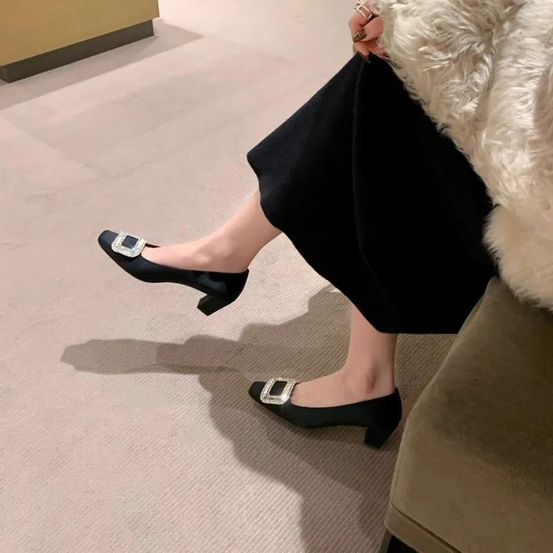 2025 European and American Women's Square Buckle Rhinestone Thick Heel Shoes Mid-heel Flat Shallow Square Heel Shoes Women
2025 European and American Women's Square Buckle Rhinestone Thick Heel Shoes Mid-heel Flat Shallow Square Heel Shoes Women
