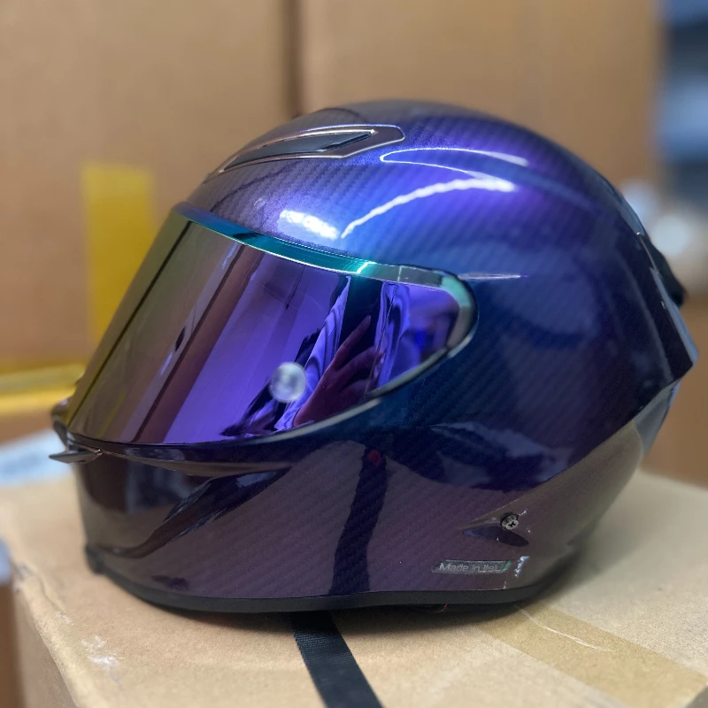 Полнолицевой мотоциклетный шлем из углеродного волокна, мужской и женский полнолицевой шлем, мотоциклетный шлем для бега, четыре сезона, хамелеон
Полнолицевой мотоциклетный шлем из углеродного волокна, мужской и женский полнолицевой шлем, мотоциклетный шлем для бега, четыре сезона, хамелеон