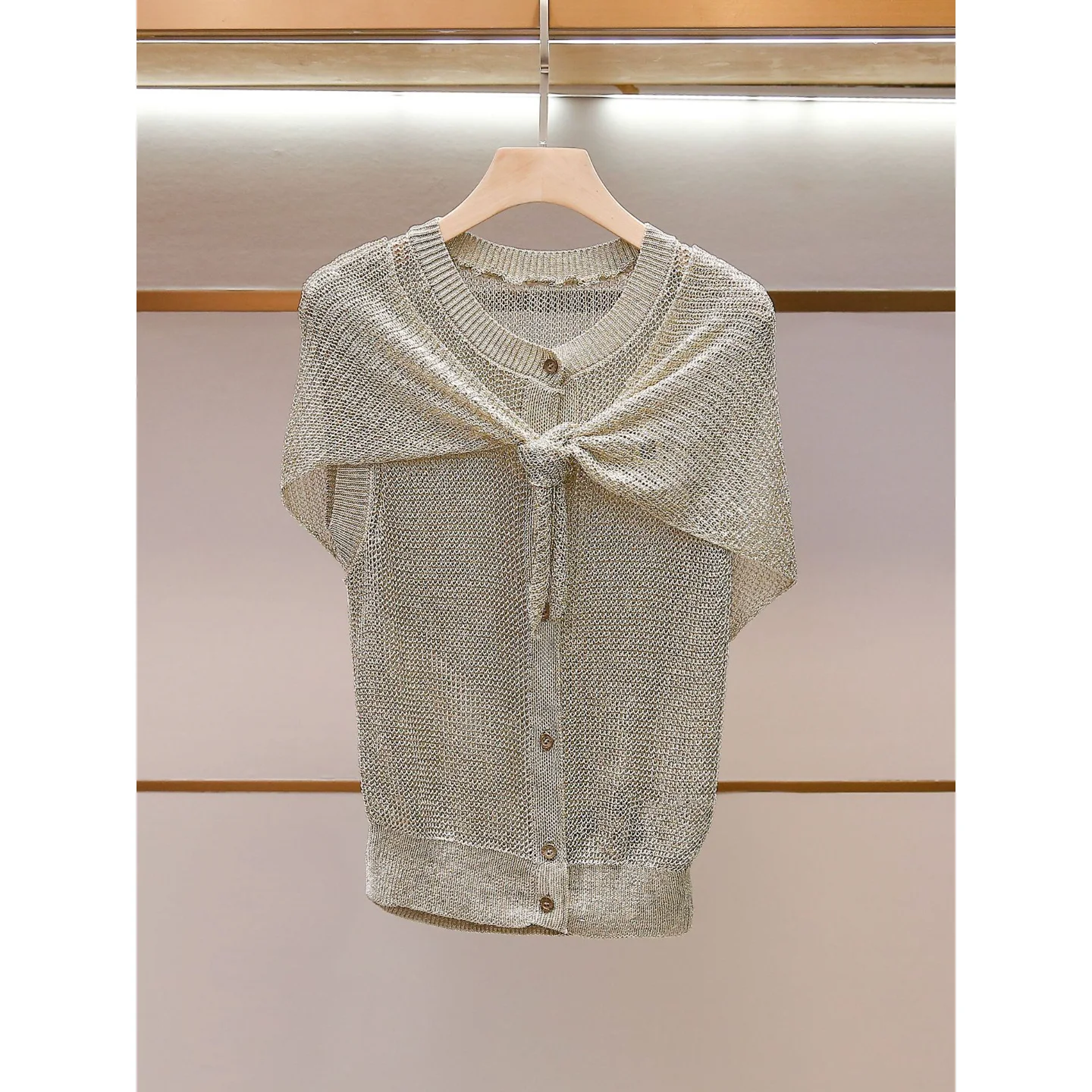 Elegant Women's Knitted Vest Sleeveless Sash Design Summer New Fashion High-end Nanyou Knitwear Comfortable Medium Softness
Elegant Women's Knitted Vest Sleeveless Sash Design Summer New Fashion High-end Nanyou Knitwear Comfortable Medium Softness
