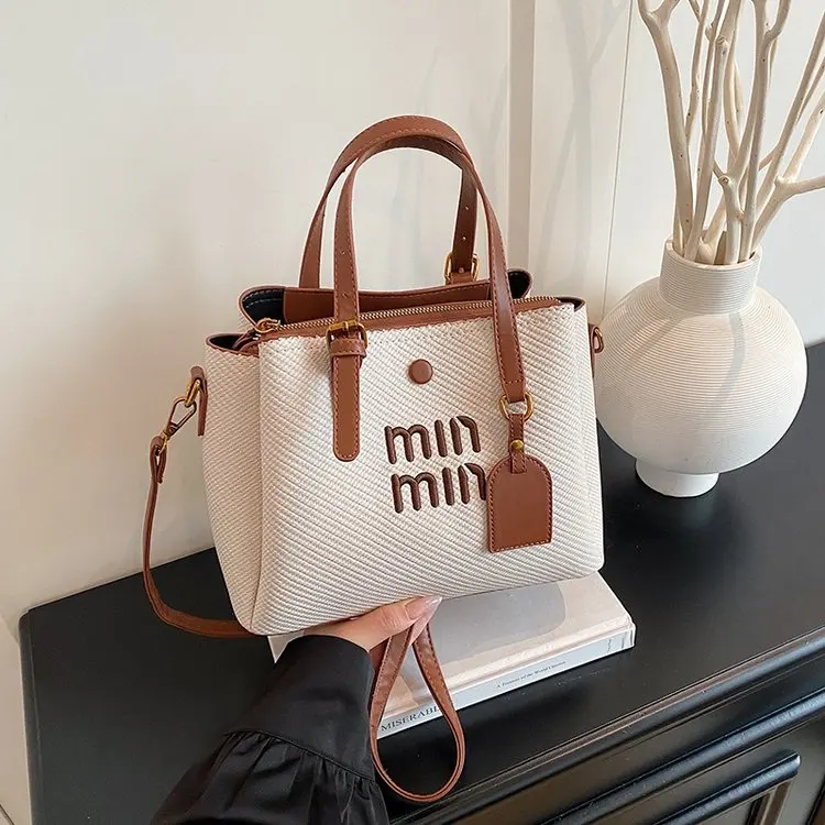 Minimalist Tote Diaper Bag Women's Luxury Leather Crossbody Bag Vintage Designer Large Capacity Elegant And Functional
Minimalist Tote Diaper Bag Women's Luxury Leather Crossbody Bag Vintage Designer Large Capacity Elegant And Functional