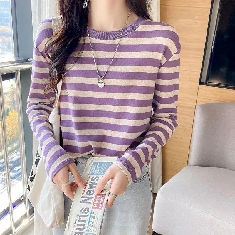Уникальный стиль, женский топ с длинными рукавами, осень-зима, круглый вырез, цветная полоска, мягкая тонкая многослойная футболка из чистого хлопка, повседневная шикарная футболка
Уникальный стиль, женский топ с длинными рукавами, осень-зима, круглый вырез, цветная полоска, мягкая тонкая многослойная футболка из чистого хлопка, повседневная шикарная футболка