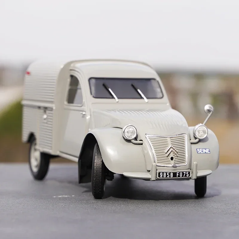 Коллекционная модель автомобиля из сплава, 1:18, Citroen освещение, 1957 фургон onnette
Коллекционная модель автомобиля из сплава, 1:18, Citroen освещение, 1957 фургон onnette