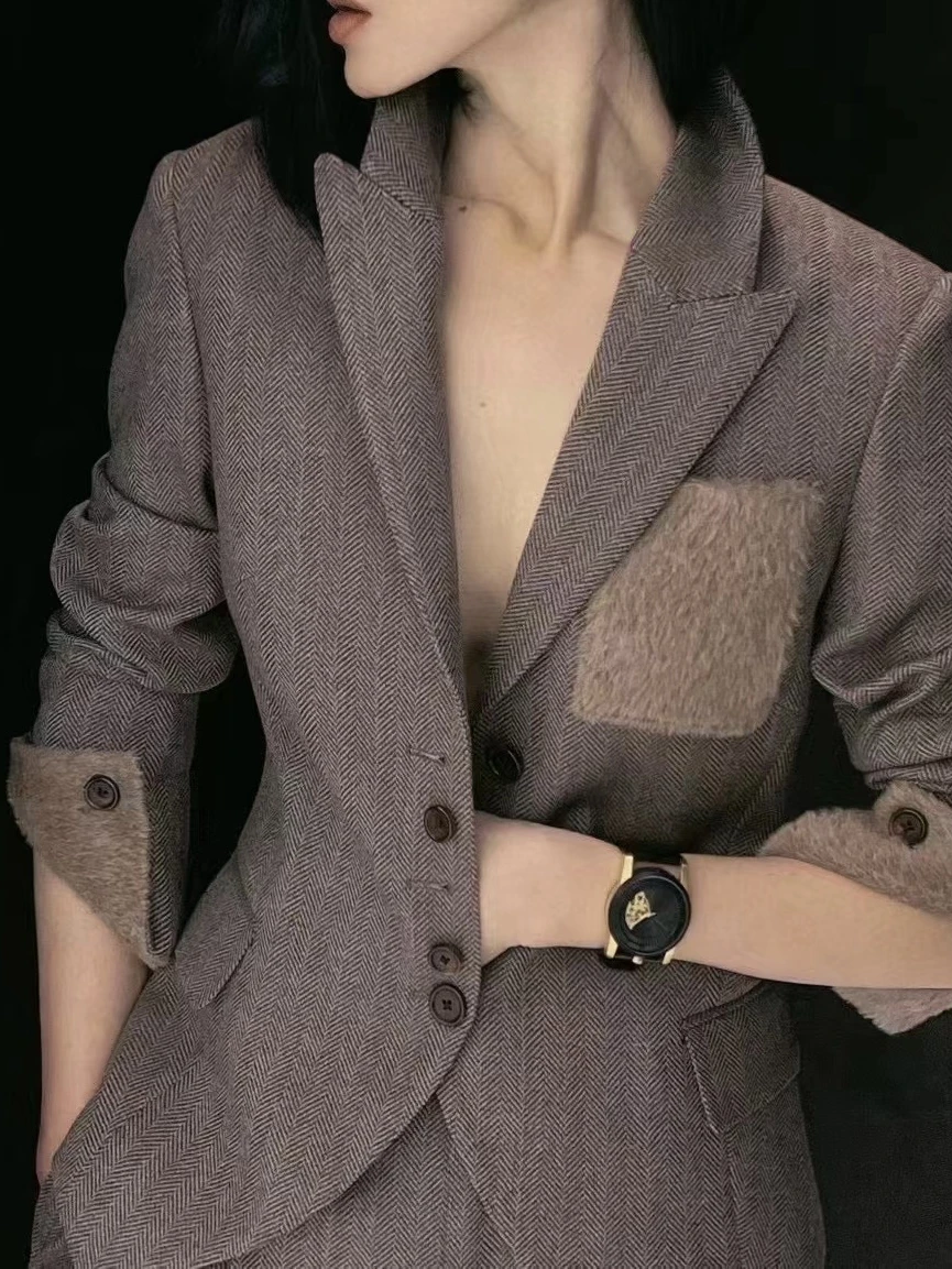 Высококачественный шерстяной костюм Zeroyk, осенне-зимний дизайн, брюки и блузка, комплект из двух предметов, широкие брюки, клетчатый узор
Высококачественный шерстяной костюм Zeroyk, осенне-зимний дизайн, брюки и блузка, комплект из двух предметов, широкие брюки, клетчатый узор