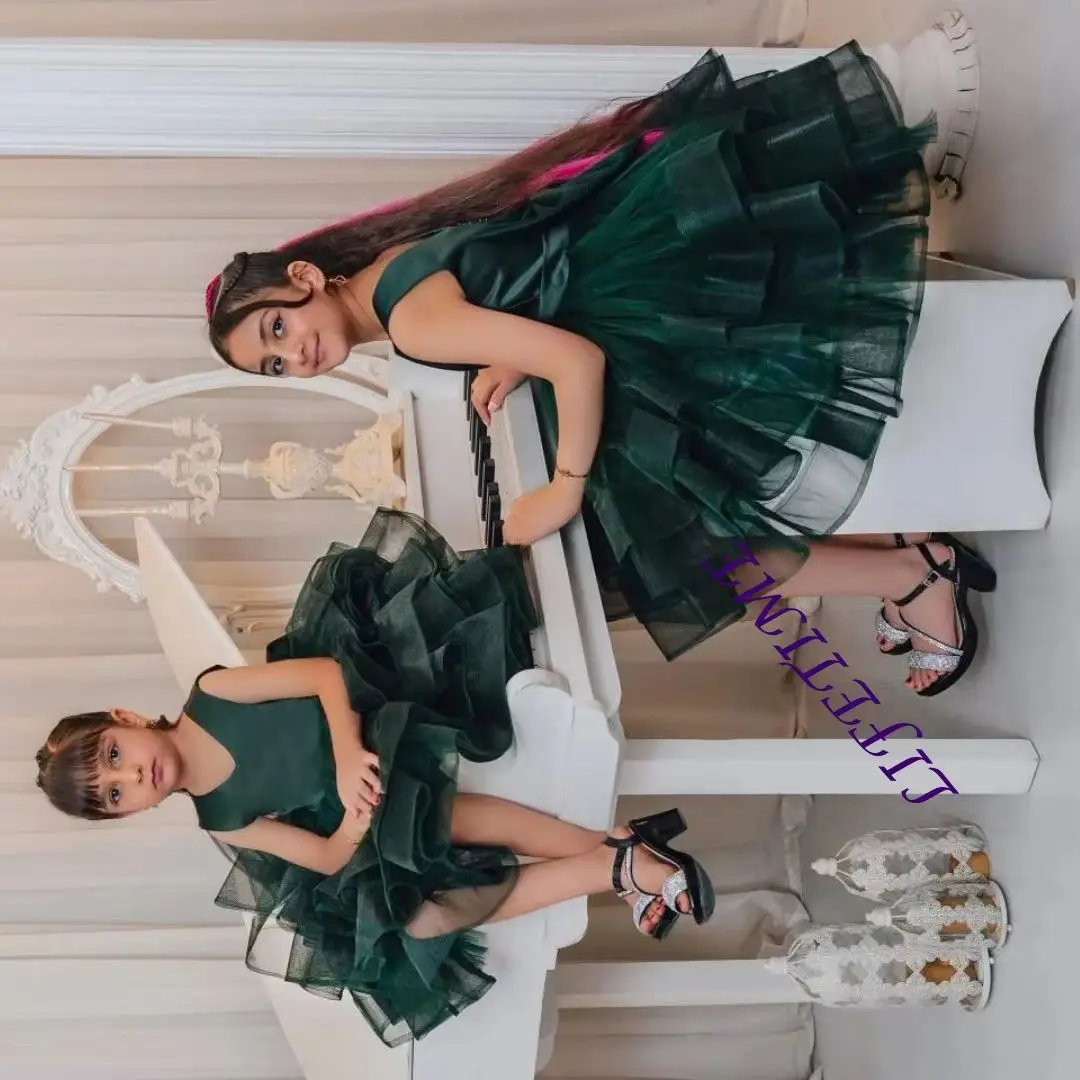 Green Christmas V-Neck Dress for Little Girls Flower Girl Dress Knee-Length Pageant Dress Customizable Wedding Dress for Kids
Green Christmas V-Neck Dress for Little Girls Flower Girl Dress Knee-Length Pageant Dress Customizable Wedding Dress for Kids