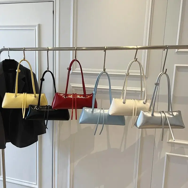 Fashion Women's Spacious Travel Bag Pu Leather Shoulder Handbag Underarm Bag Commuter Style.
Fashion Women's Spacious Travel Bag Pu Leather Shoulder Handbag Underarm Bag Commuter Style.