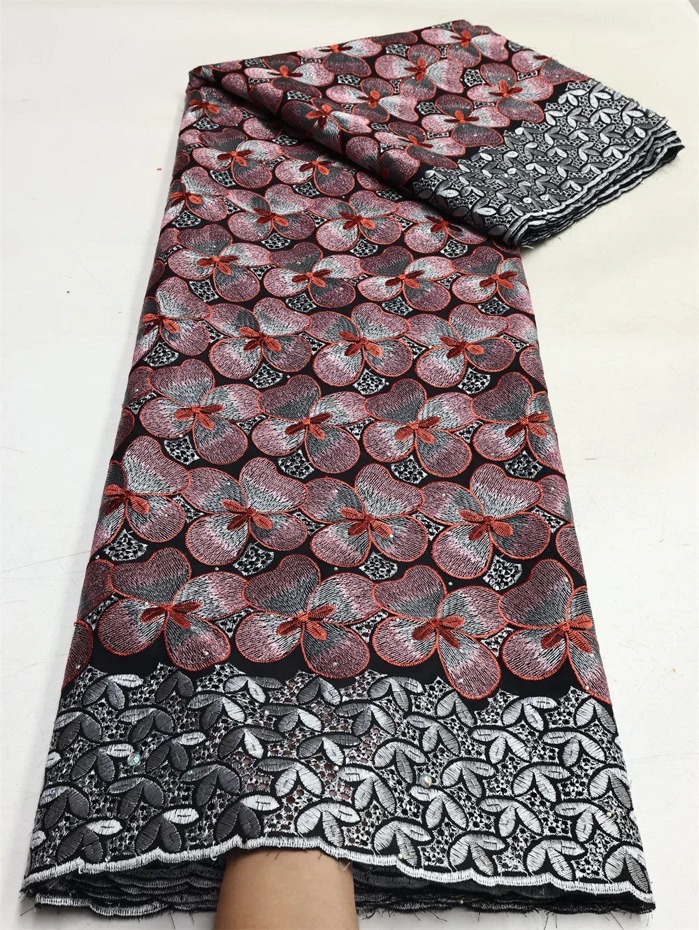 Luxury African Swiss Voile Lace Fabric 2025 High Quality Nigerian 100%Cotton Embroidery Fabric African Lace Fabric Dubai Style
Luxury African Swiss Voile Lace Fabric 2025 High Quality Nigerian 100%Cotton Embroidery Fabric African Lace Fabric Dubai Style