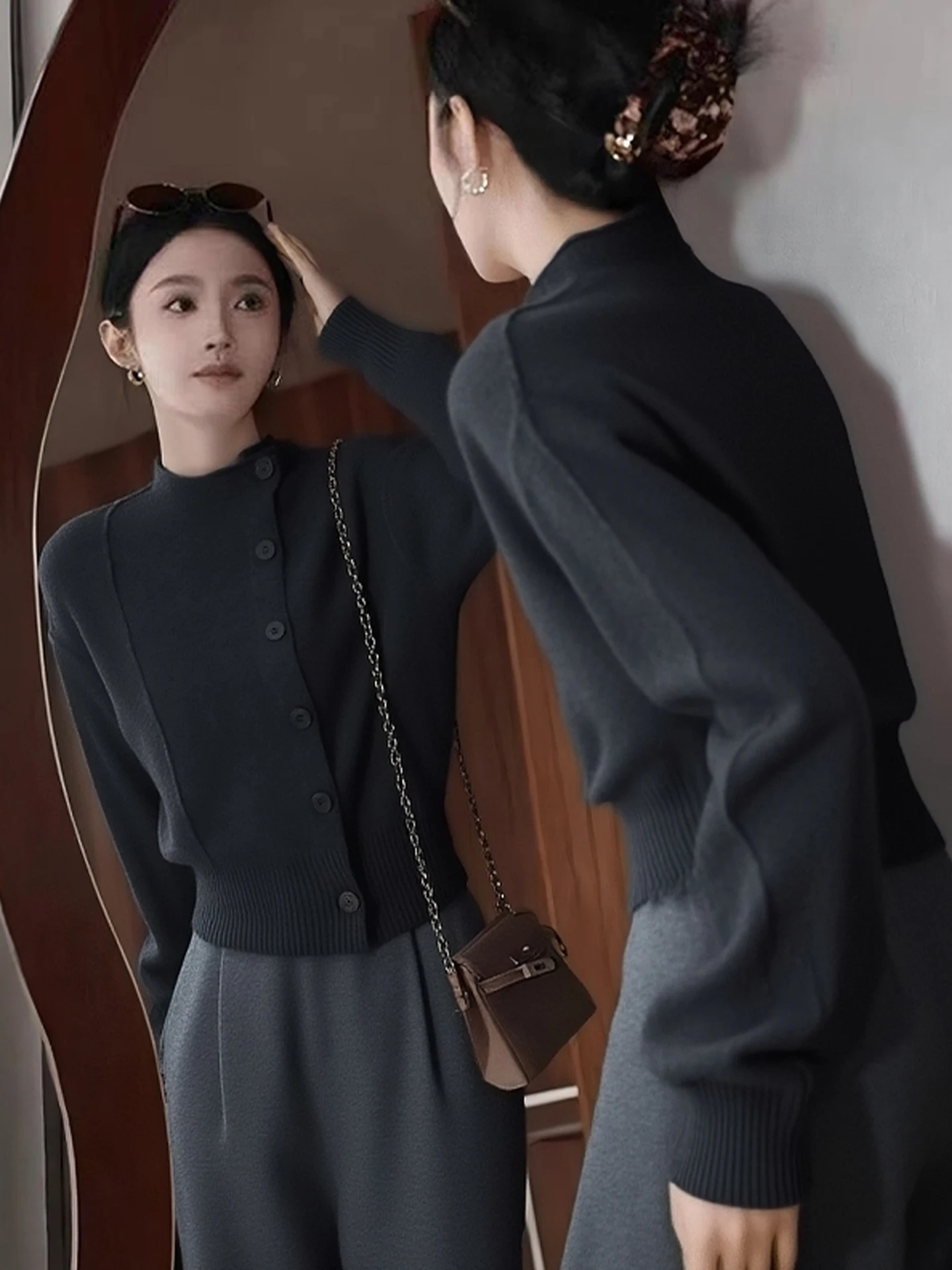 Korean Sle Single Button Long Sve Women's Camere Open Cardigan Loose Fit Winter Faion Knitted Sweater Versatile Warmth
Korean Sle Single Button Long Sve Women's Camere Open Cardigan Loose Fit Winter Faion Knitted Sweater Versatile Warmth