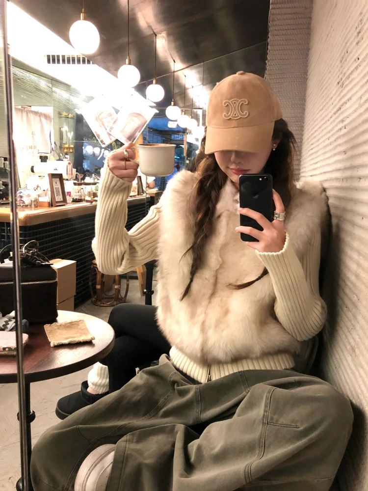 Women's Knitted Faux Fur Jacket Collar Splicing Integrated Winter Warm Outerwear Soft Long Sleeve Short Length Color
Women's Knitted Faux Fur Jacket Collar Splicing Integrated Winter Warm Outerwear Soft Long Sleeve Short Length Color