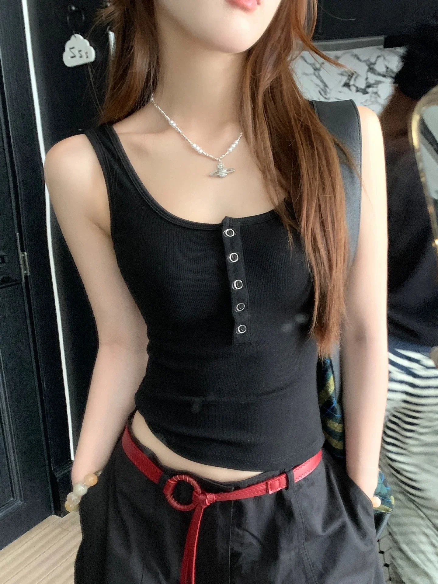 2026 New Style Women's Slim Fit Sleeveless Vest Top Summer Base Layer Inner Wear Tank Top Large Size Button Strap Vest
2026 New Style Women's Slim Fit Sleeveless Vest Top Summer Base Layer Inner Wear Tank Top Large Size Button Strap Vest