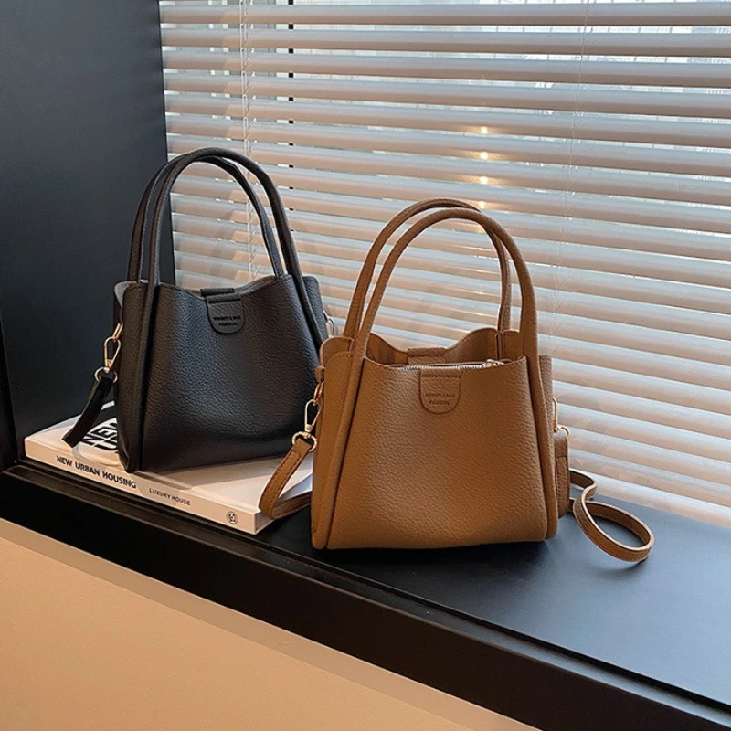 Chic Soft Leather Tote Bags with Textured Surface Shoulder Purse Detachable Strap Crossbody Bag Gold Hardware Versatile Handbag
Chic Soft Leather Tote Bags with Textured Surface Shoulder Purse Detachable Strap Crossbody Bag Gold Hardware Versatile Handbag