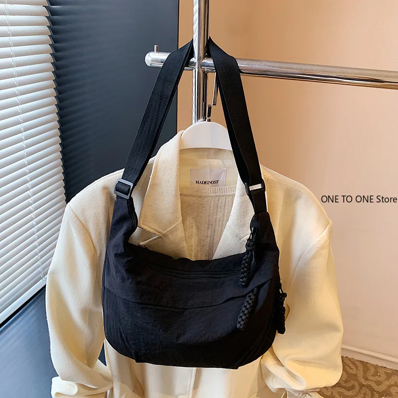 Solid Color Trendy Shoulder Bag, Personalized Multifunctional Canvas Bag, Daily Minimalist Dumpling Bag Wholesale 2026 Hot Sale
Solid Color Trendy Shoulder Bag, Personalized Multifunctional Canvas Bag, Daily Minimalist Dumpling Bag Wholesale 2026 Hot Sale