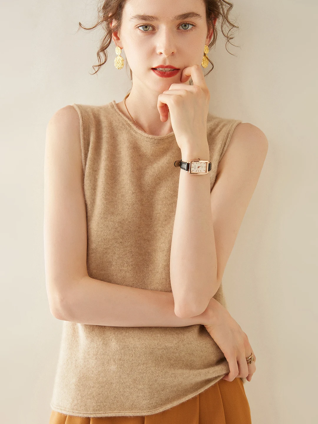 Женский вязаный жилет с круглым вырезом, 65% шерсть, 35% кашемир, свободный крой, осенне-зимний базовый топ для повседневной носки и работы
Женский вязаный жилет с круглым вырезом, 65% шерсть, 35% кашемир, свободный крой, осенне-зимний базовый топ для повседневной носки и работы