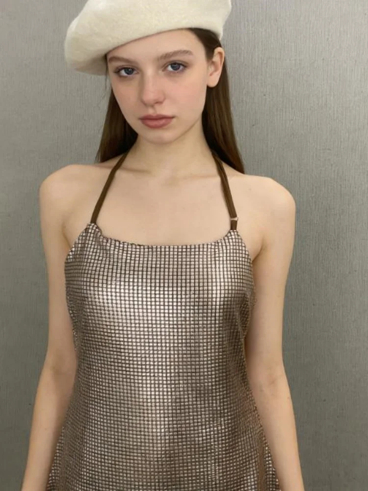 Fashionable and sexy neck hanging dress, street spicy girl style, hot stamping, reflective, versatile short skirt for women
Fashionable and sexy neck hanging dress, street spicy girl style, hot stamping, reflective, versatile short skirt for women