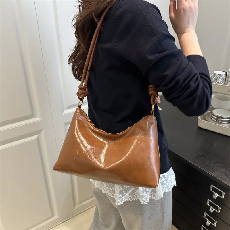 Women's New Fashion Versatile Large Capacity Shoulder Stylish Crossbody Dumpling Bag
Women's New Fashion Versatile Large Capacity Shoulder Stylish Crossbody Dumpling Bag