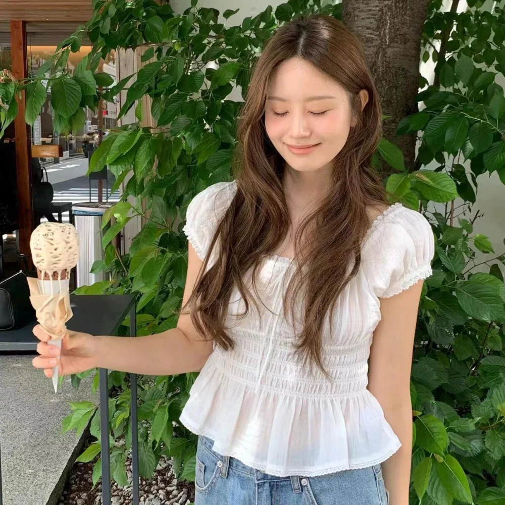 White Lace Bubble Sleeve Shirt Waist Cinched Pleated Top Women's Casual Style Short Sleeve Shirt Pure Color Design Summer 2026
White Lace Bubble Sleeve Shirt Waist Cinched Pleated Top Women's Casual Style Short Sleeve Shirt Pure Color Design Summer 2026