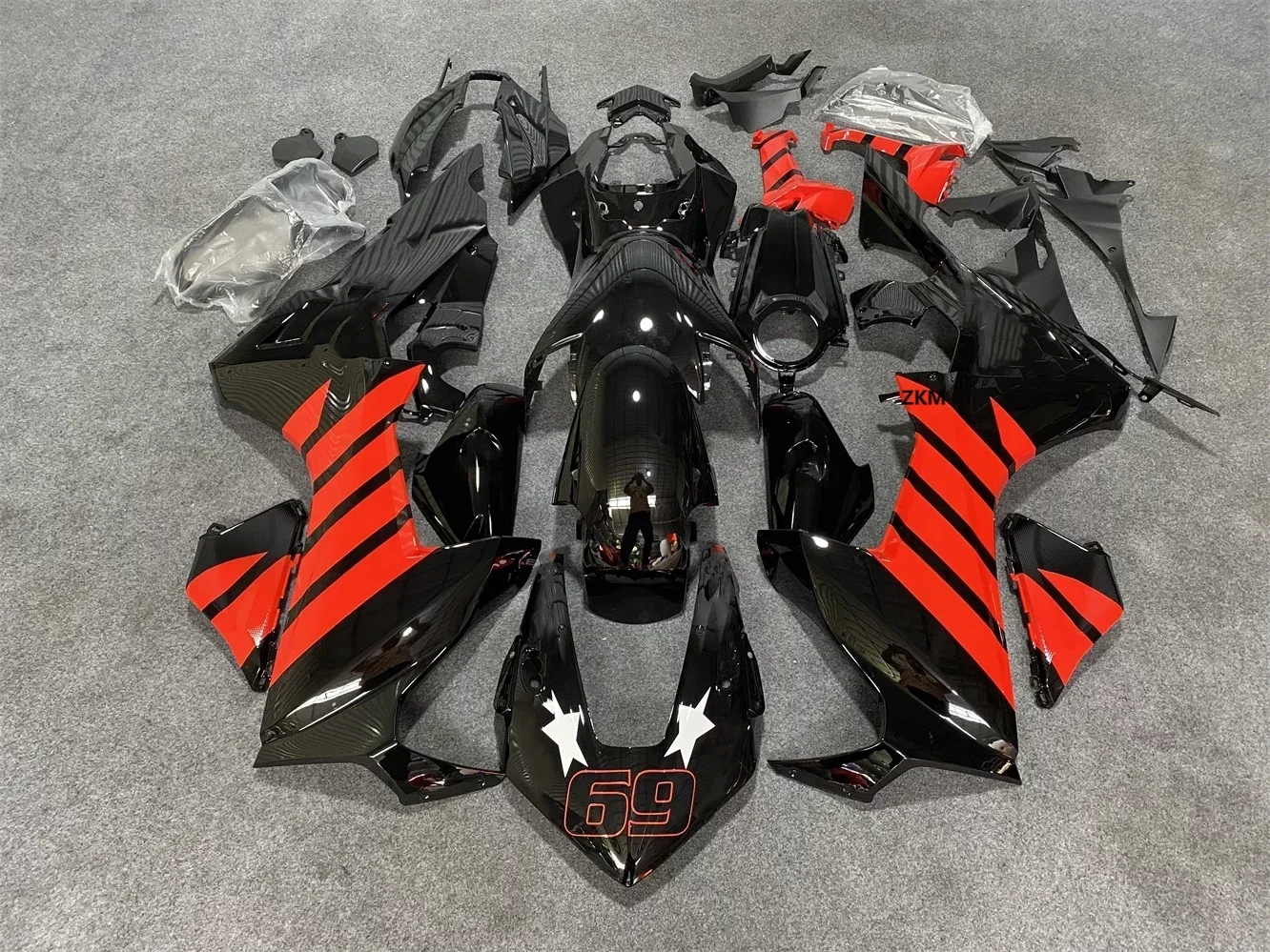 Новый комплект обтекателей для мотоцикла ABS подходит для CBR1000RR CBR1000 CBR 1000RR 2017 2018 2019 стандарта красного и черного цветов
Новый комплект обтекателей для мотоцикла ABS подходит для CBR1000RR CBR1000 CBR 1000RR 2017 2018 2019 стандарта красного и черного цветов