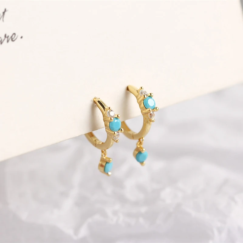 Очаровательные маленькие серьги-кольца для девочек с синими фианитами, блестящими кристаллами, миниатюрные модные серьги-хагги, изящные серьги-кольца, аксессуар для пирсинга
Очаровательные маленькие серьги-кольца для девочек с синими фианитами, блестящими кристаллами, миниатюрные модные серьги-хагги, изящные серьги-кольца, аксессуар для пирсинга