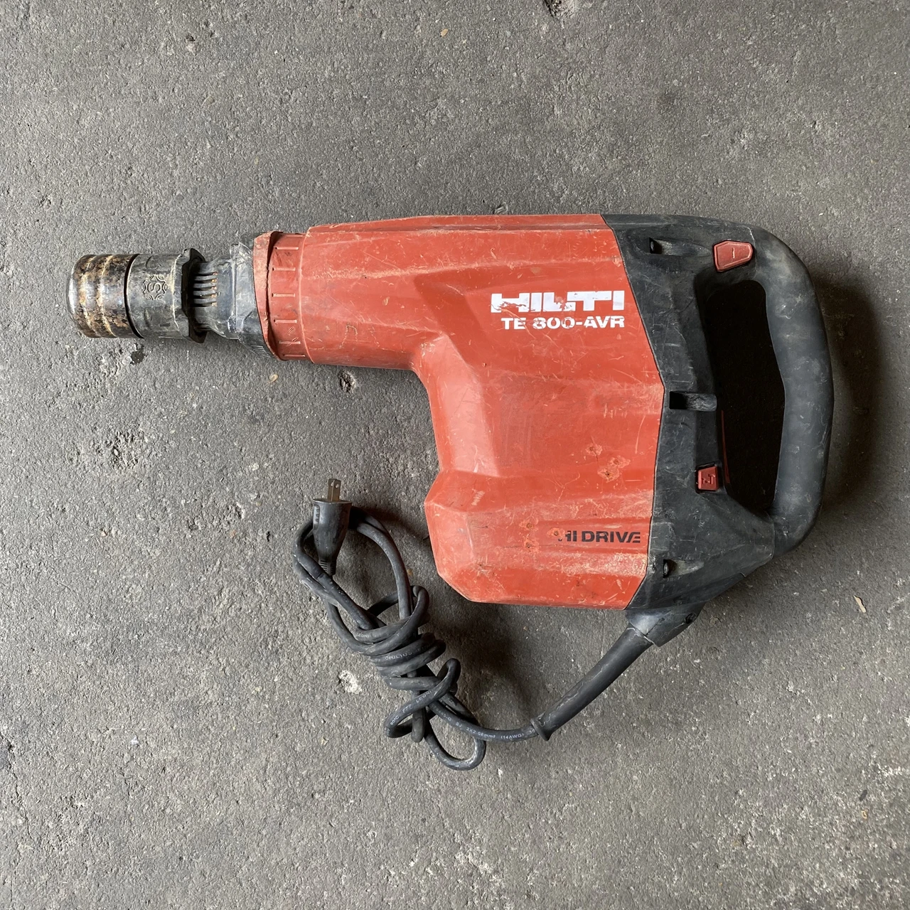 HILTI single use electric pick TE 800 AVR high-power concrete slotting hammer tool. Second hand 110V
HILTI single use electric pick TE 800 AVR high-power concrete slotting hammer tool. Second hand 110V
