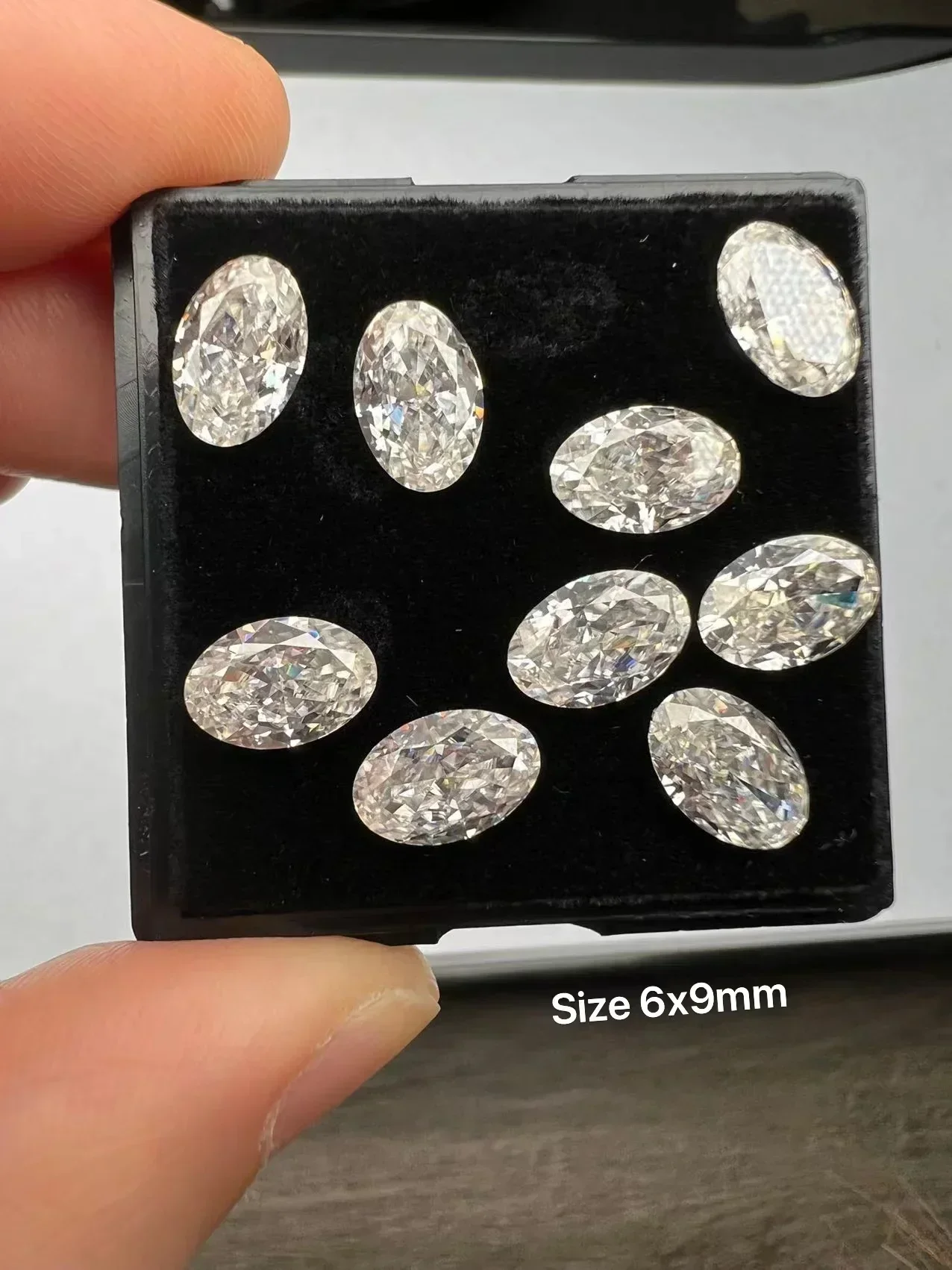 HMJ Loose Moissanite Diamond Stone Oval Cut D Color VVS1 Clarity Gemstones for Rings Necklace Jewelry Making GRA Certificate
HMJ Loose Moissanite Diamond Stone Oval Cut D Color VVS1 Clarity Gemstones for Rings Necklace Jewelry Making GRA Certificate