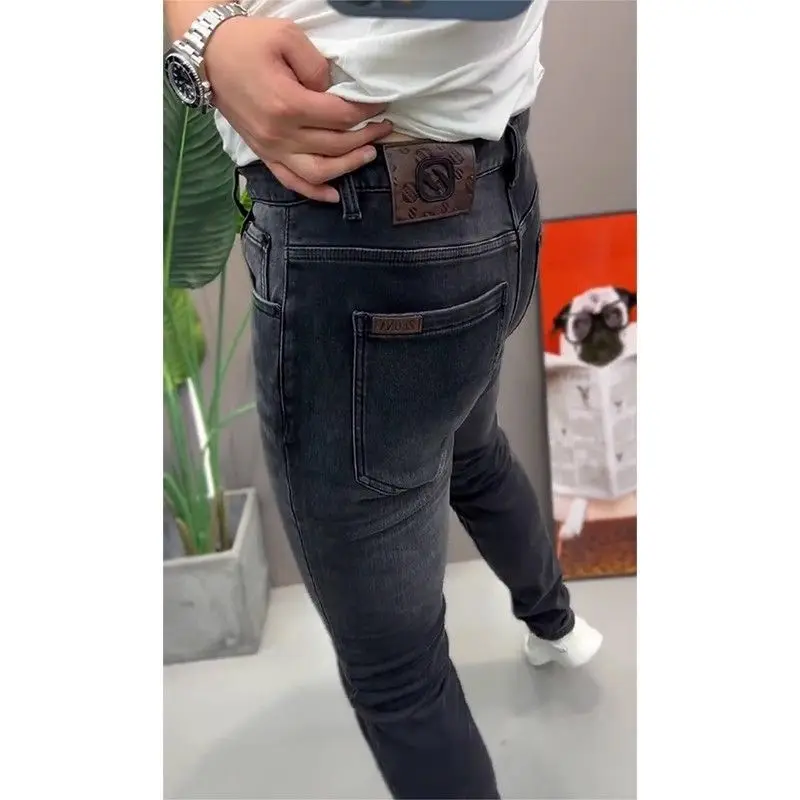 Мужские джинсы прямого кроя с тонкой подкладкой, эластичные повседневные брюки высокого качества, модные легкие роскошные джинсы на осень-зиму
Мужские джинсы прямого кроя с тонкой подкладкой, эластичные повседневные брюки высокого качества, модные легкие роскошные джинсы на осень-зиму