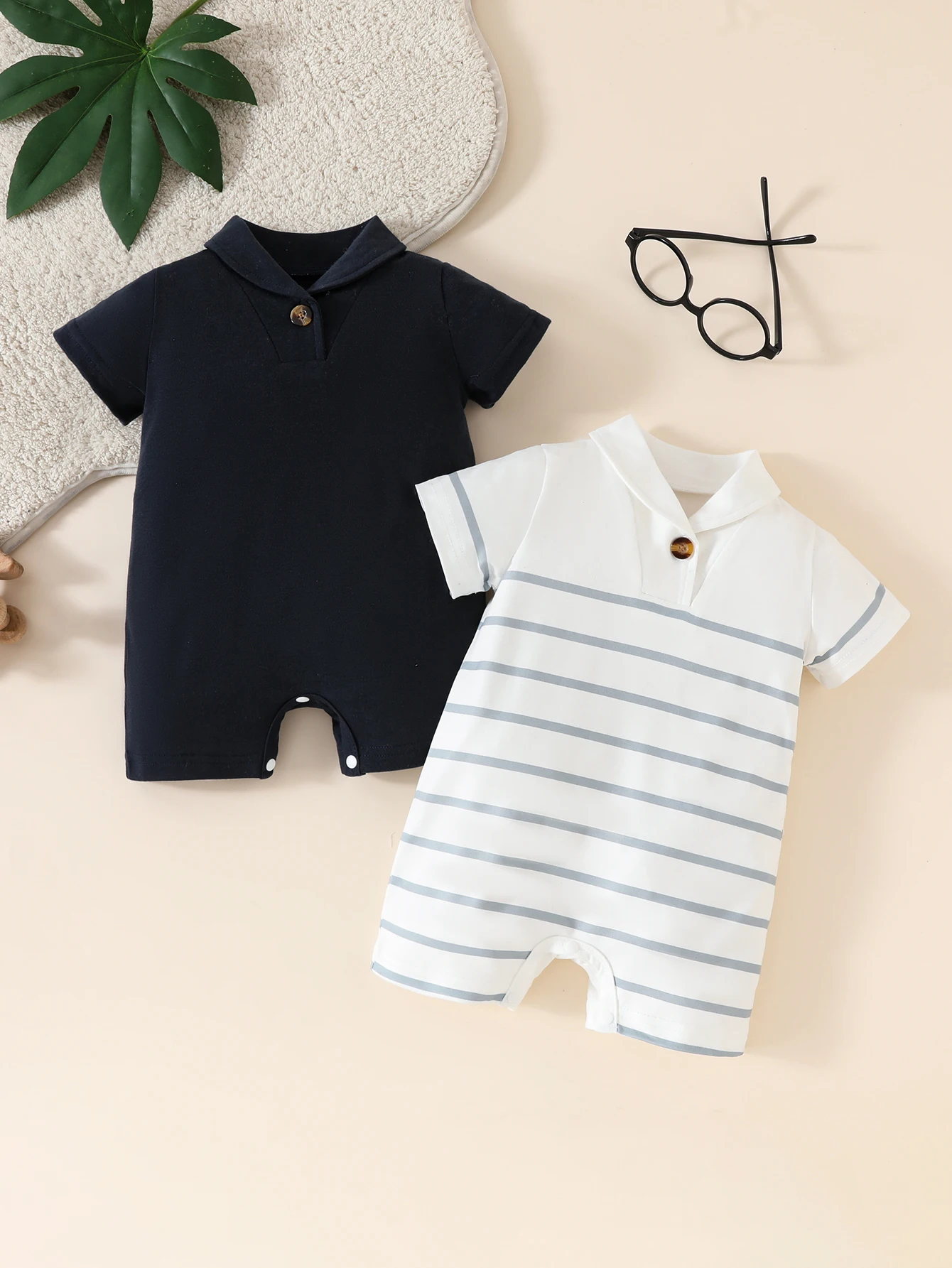 Baby boy's spring and summer casual striped with solid color lapel design short-sleeve and seven-quarter pants 2-piece set
Baby boy's spring and summer casual striped with solid color lapel design short-sleeve and seven-quarter pants 2-piece set