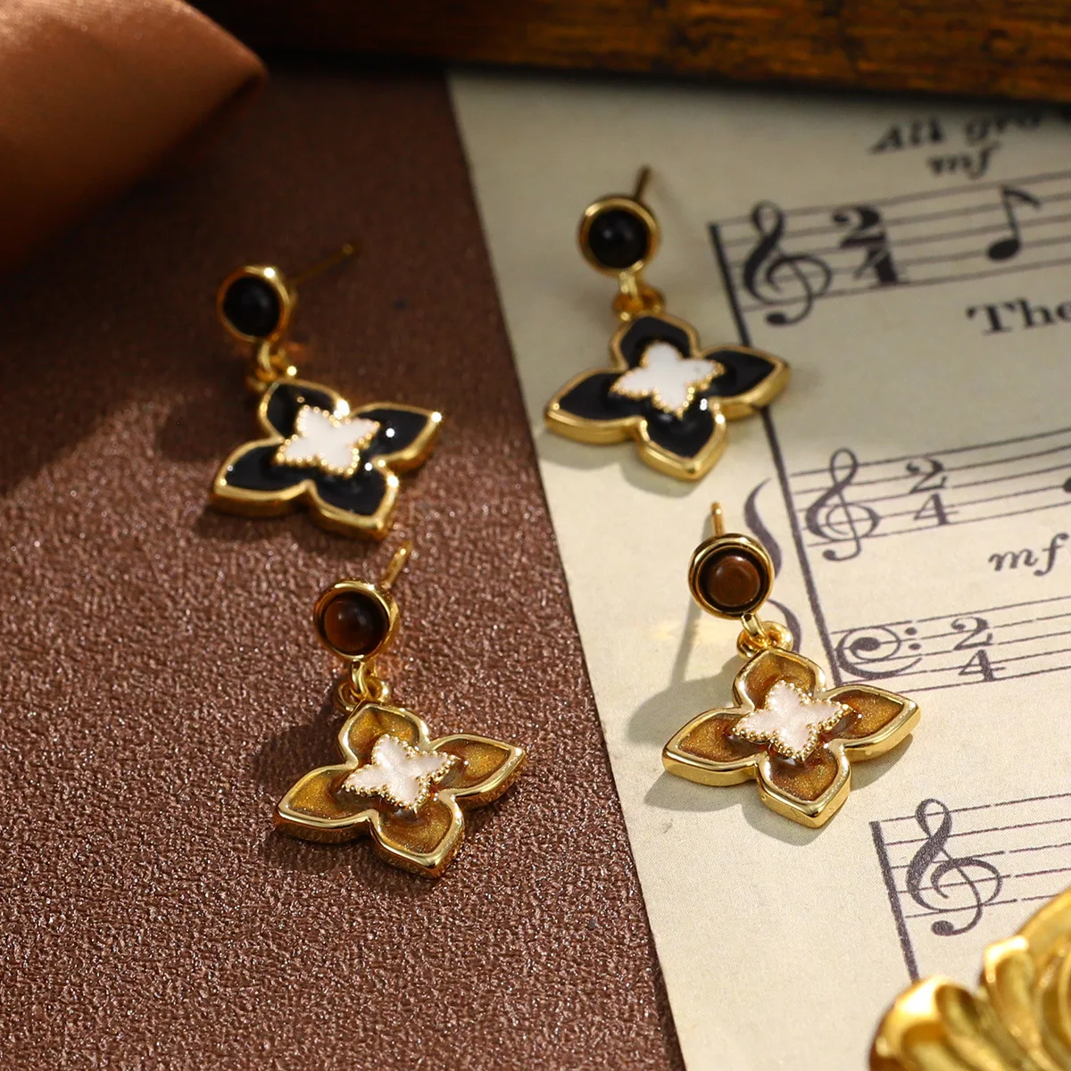 Vintage Tiger's Eye Stone Stud Earrings for Women Ancient Court Style Flower Shaped Luxury Jewelry Silver Needle Elegant Earring
Vintage Tiger's Eye Stone Stud Earrings for Women Ancient Court Style Flower Shaped Luxury Jewelry Silver Needle Elegant Earring