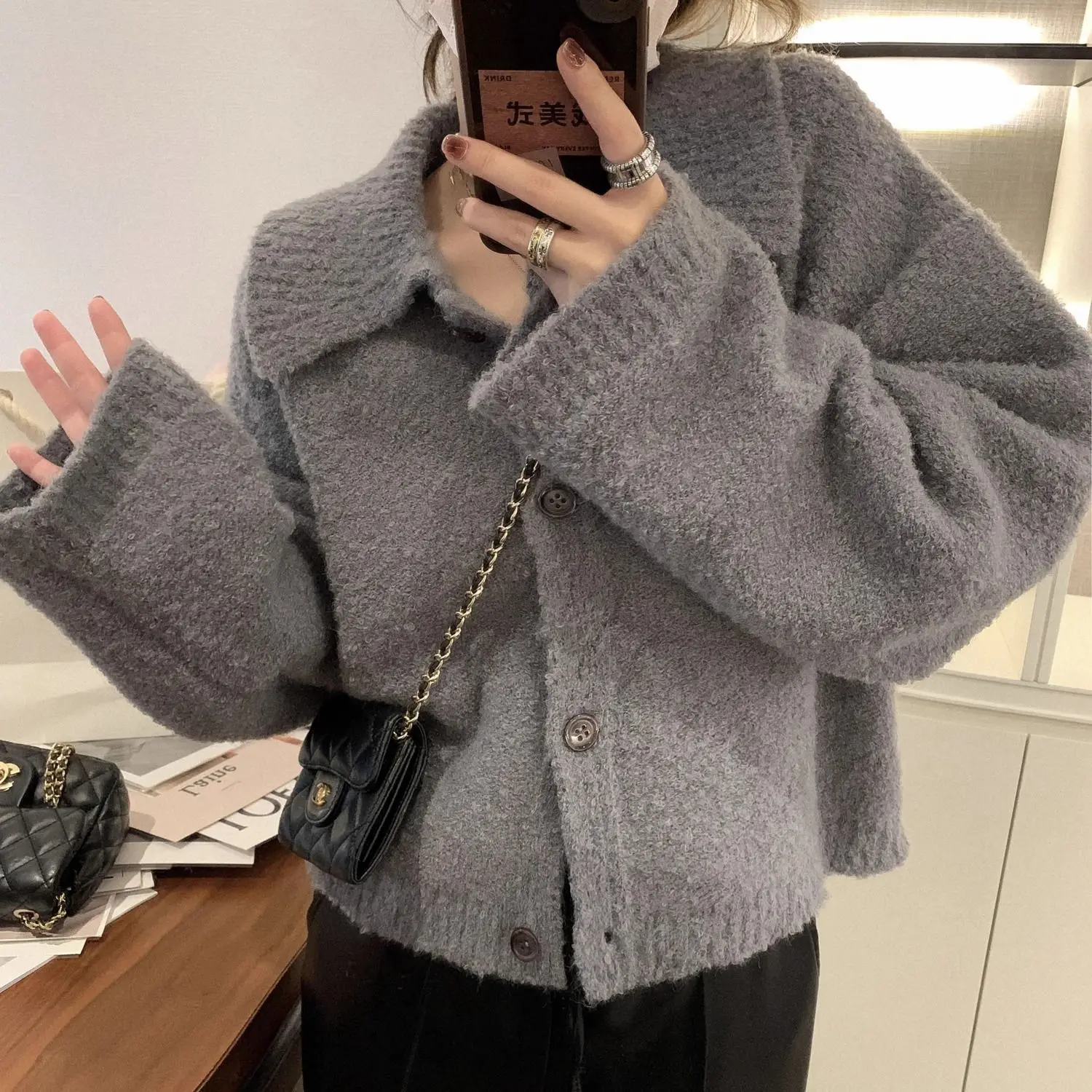 2024 Winter New Korean Style Ins POLO Collar Sweater Jacket for Women Autumn/Winter Retro Single Breasted Loose Knit Cardigan
2024 Winter New Korean Style Ins POLO Collar Sweater Jacket for Women Autumn/Winter Retro Single Breasted Loose Knit Cardigan