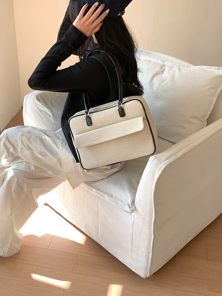New Splicing Color Handheld Canvas Tote Bag Japanese Korean Style Women Commuter Bag Large Capacity Simple Single Shoulder Bag
New Splicing Color Handheld Canvas Tote Bag Japanese Korean Style Women Commuter Bag Large Capacity Simple Single Shoulder Bag