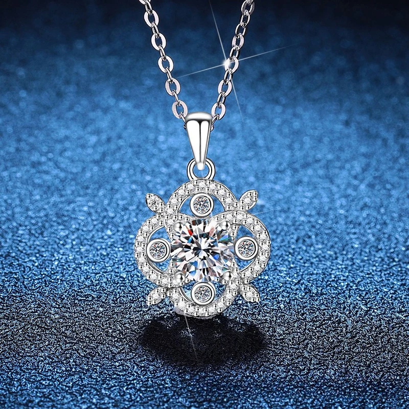 Platinum PT95018k Gold Moissanite Necklace Four Leaf Clover Small Fragrant Wind 1 Carat D Color Moissanite Diamond Necklace
Platinum PT95018k Gold Moissanite Necklace Four Leaf Clover Small Fragrant Wind 1 Carat D Color Moissanite Diamond Necklace