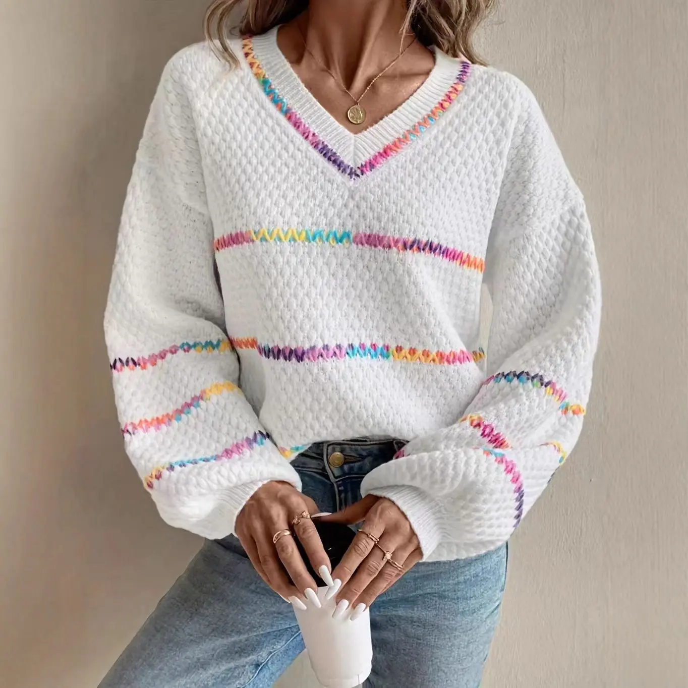 2026 Autumn/Winter New Style Long-Sleeved Pullover Loose Sweater with Stripes, V-Neck, Color-Contrast White Top
2026 Autumn/Winter New Style Long-Sleeved Pullover Loose Sweater with Stripes, V-Neck, Color-Contrast White Top