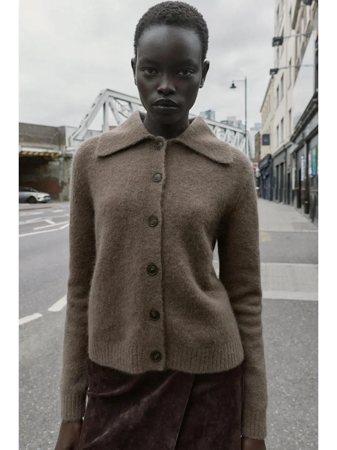 Осень-зима, новое вязаное пальто с эффектом искусственного меха, пальто с асимметричным узором в полоску, верхняя одежда с завязкой на талии
Осень-зима, новое вязаное пальто с эффектом искусственного меха, пальто с асимметричным узором в полоску, верхняя одежда с завязкой на талии