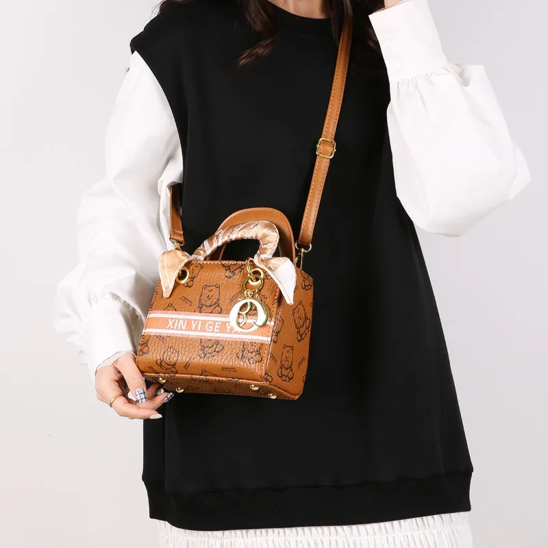 Glamorous Small Female Bag Handbag Elegant Evening Purse Mini Shoulder Bag Fashionable Party Essential
Glamorous Small Female Bag Handbag Elegant Evening Purse Mini Shoulder Bag Fashionable Party Essential