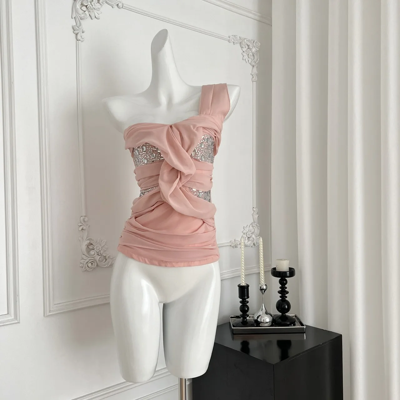 Heavy Embellished Strap Vest Women's Summer Fashion Slim Fit Shoulder Bared Top Pure Desire Elegant Lady Style Knotted Side
Heavy Embellished Strap Vest Women's Summer Fashion Slim Fit Shoulder Bared Top Pure Desire Elegant Lady Style Knotted Side