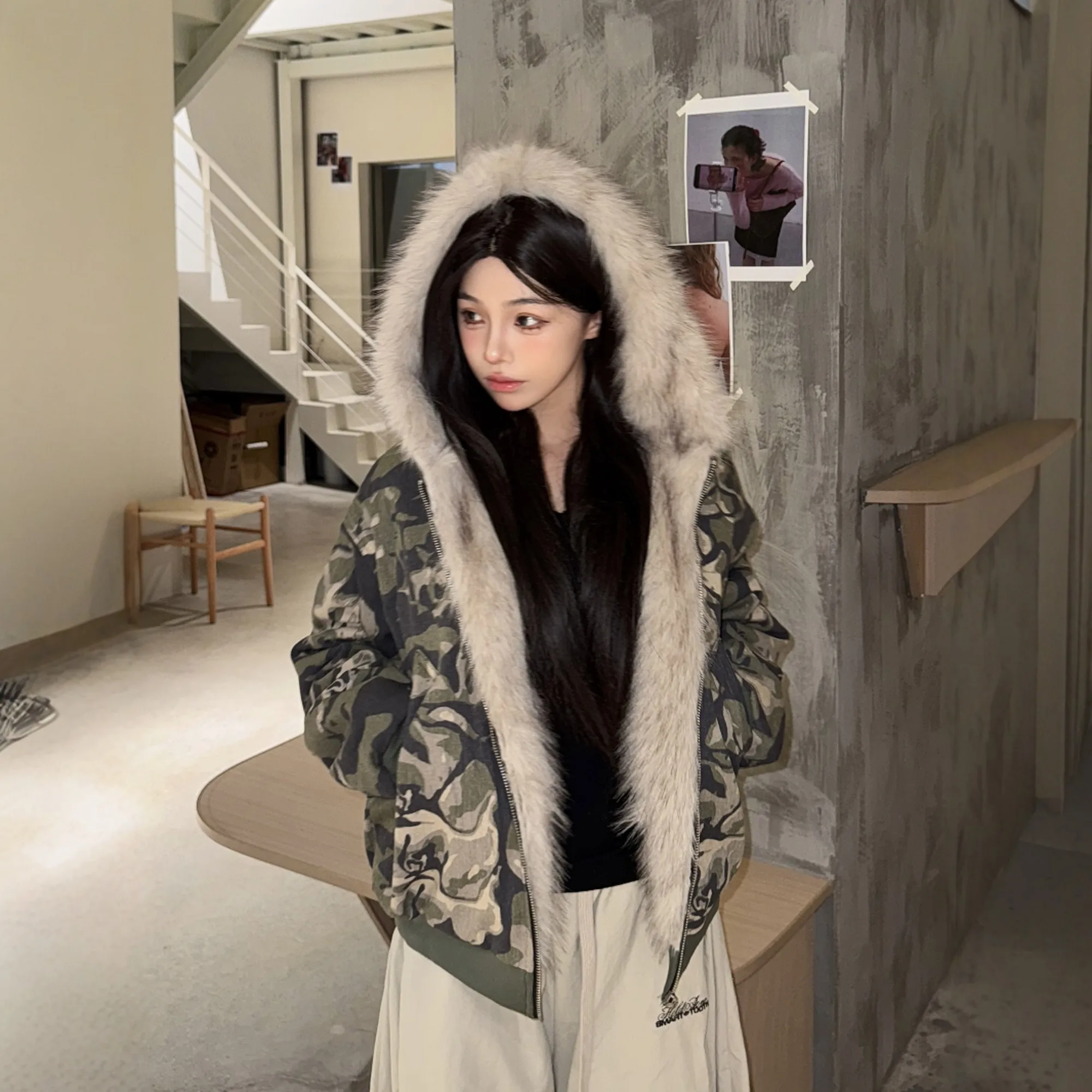 Мужская камуфляжная хлопковая куртка с капюшоном, утепленная, с меховым воротником, зимнее пальто в американском ретро-стиле, молодежная повседневная одежда
Мужская камуфляжная хлопковая куртка с капюшоном, утепленная, с меховым воротником, зимнее пальто в американском ретро-стиле, молодежная повседневная одежда