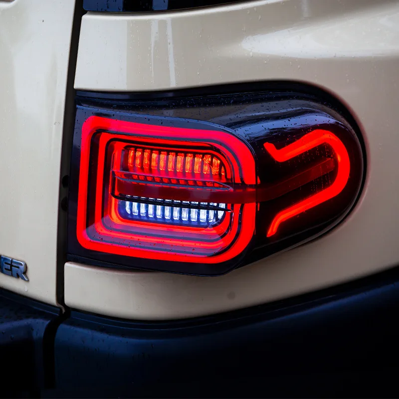Suitable for 2007-2015 Toyota FJ Road Cruiser LED taillight modification LED streamer turn signal rear taillight assembly
Suitable for 2007-2015 Toyota FJ Road Cruiser LED taillight modification LED streamer turn signal rear taillight assembly