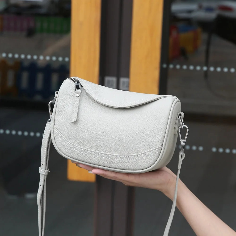 Top Layer Cowhide Dumpling Wrapped Pillow Wrapped Women's Bag Genuine Leather Fashionable Single Shoulder Crossbody Bag
Top Layer Cowhide Dumpling Wrapped Pillow Wrapped Women's Bag Genuine Leather Fashionable Single Shoulder Crossbody Bag
